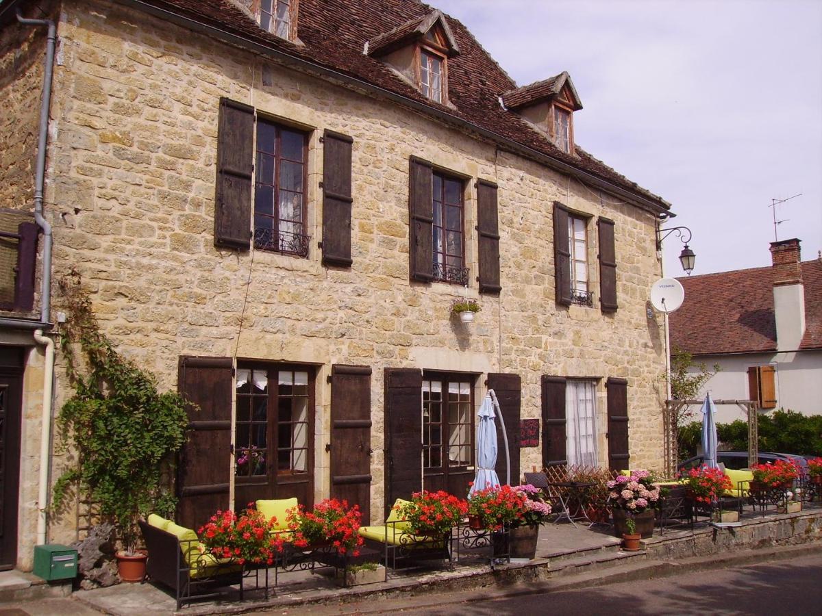 Le Petit Dragon Rouge Miers Exterior photo